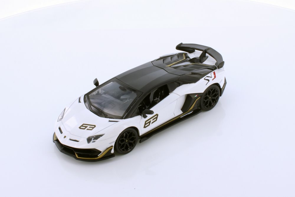 LAMBORGHINI AVENTADOR SVJ 1/24 scale DIECAST CAR SHOWCASTS 68269D