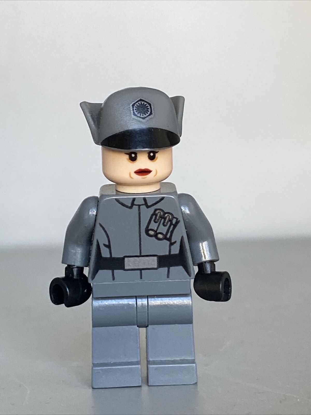 LEGO Star Wars sw0665 First Order Officer Lieutenant Female Good Condition