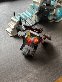 Lego chima Sir fangar&rsquo;s Ice Fortress ( 70147) Looks to be 99% complete