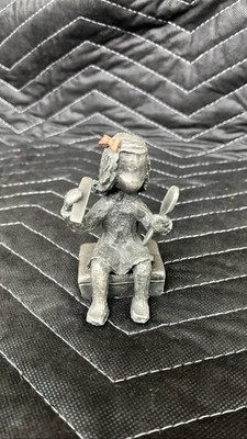 Hudson Pewter Walli Ortman #043 Girl Combing Hair Copper Bow Figurine