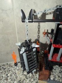 LEGO Knights' Kingdom II: Scorpion Prison Cave (8876) 100% Complete w/ Ins