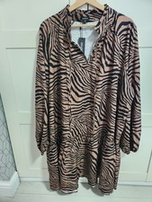 (86) Boohoo BNWT Brown & Black Print Smock Dress – Size 24