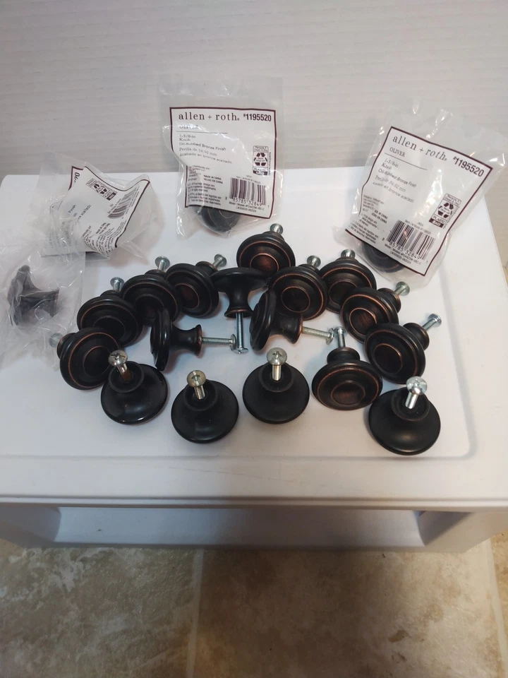 Perillas de gabinete de cocina Allen Roth acabado bronce frotado con aceite 21 piezas 1 3/8 pulgadas Foto 4 de 4