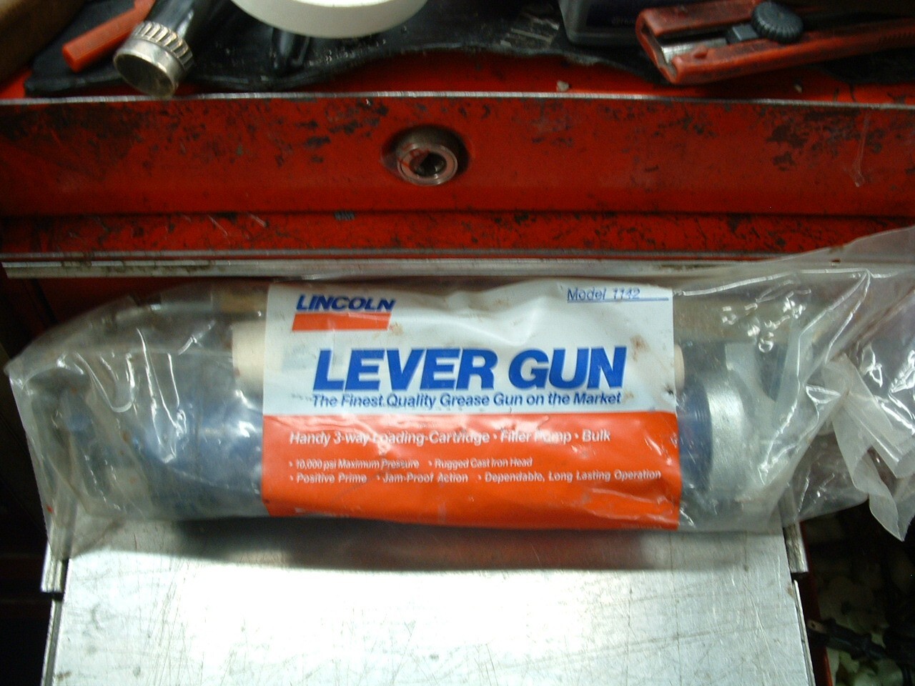 BRAND NEW LINCOLN LEVER ACTION GREASE GUN MODEL 1142 HEAVY DUTY 10,000