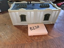 HO GUAGE WAREHOUSE BUILDING, SEE PHOTOS FOR DETAILS, NEEDS ANOTHER BUILDING