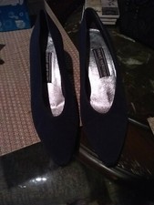 VTG Stuart Weitzman satin dark blue 2 " high heels 7 M VG