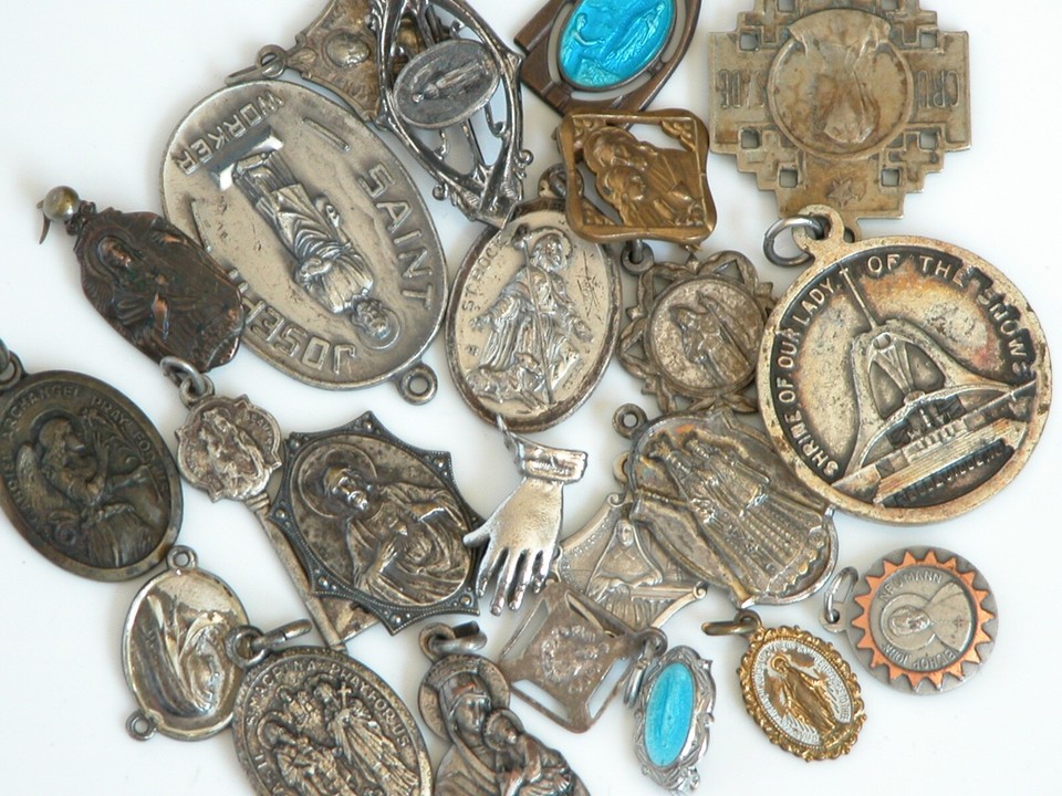 25 Pc Vtg Religious Medals Medallions Pendants Charms Pins Relics