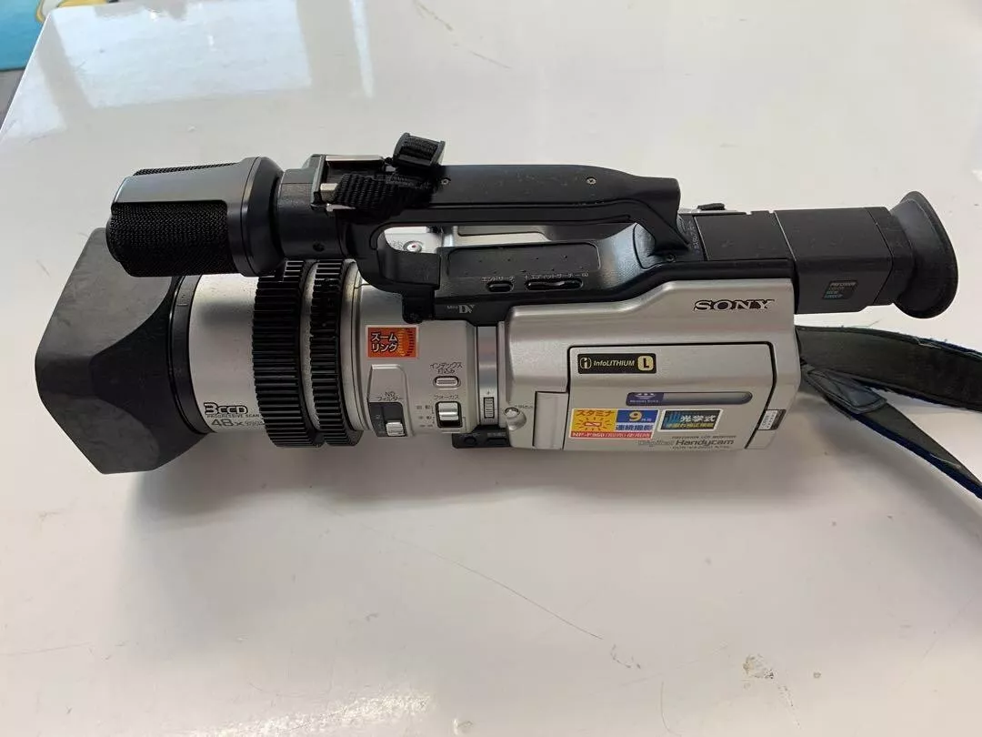 Sony DCR-VX2000 Digital Video Camera Recorder Handycam 3CCD Mini