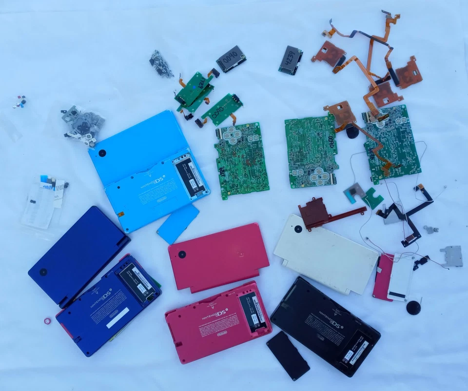 Nintendo DSi parts lot - Image 2 of 2