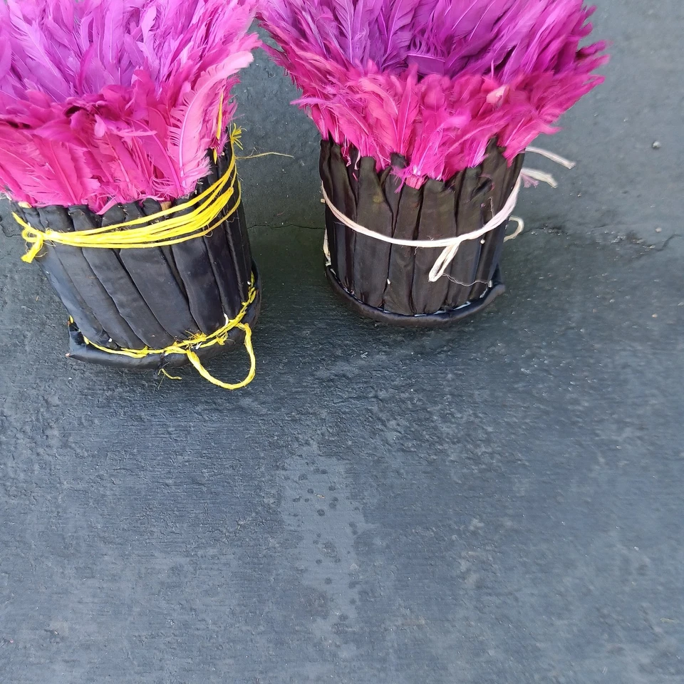 Conjunto/18 cocar de penas tradicional roxo feito à mão chapéu Juju HomeDecor Camarões - Imagem 4 de 4