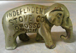VINTAGE INDEPENDENT STOVE CO. CAST IRON ELEPHANT PAPERWEIGHT FIGURINE MICHIGAN