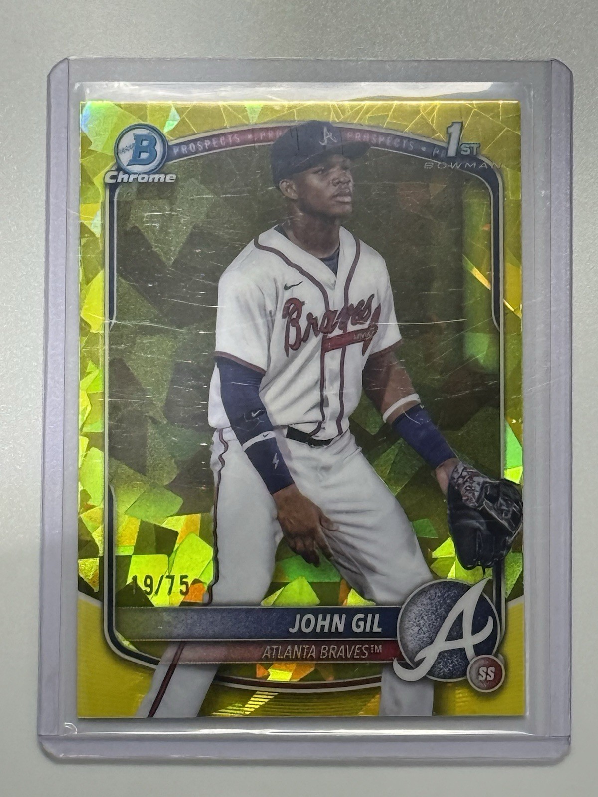 /75 JOHN GIL 2025 BOWMAN CHROME SAPPHIRE YELLOW REFRACTOR 1ST BRAVES🔥