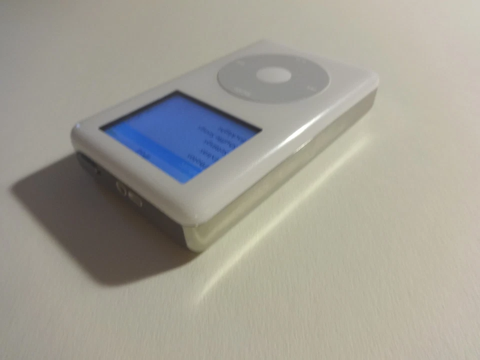 APPLE  IPOD  CLASSIC  4TH GEN. WHITE PHOTO  60GB...NEW  BATTERY... - Image 2 of 4