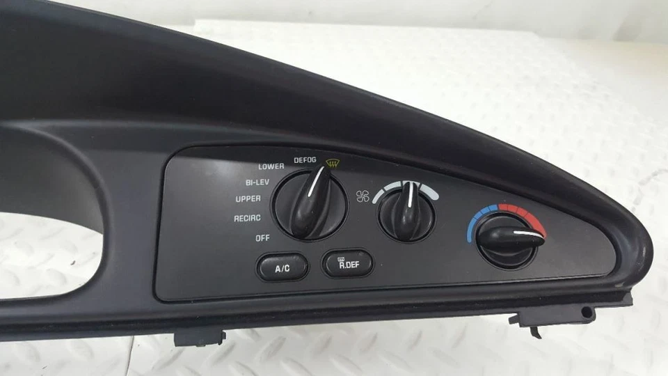 Oldsmobile 88 Royal 1996 velocímetro tablero bisel con interruptor de faro de CA Foto 4 de 4