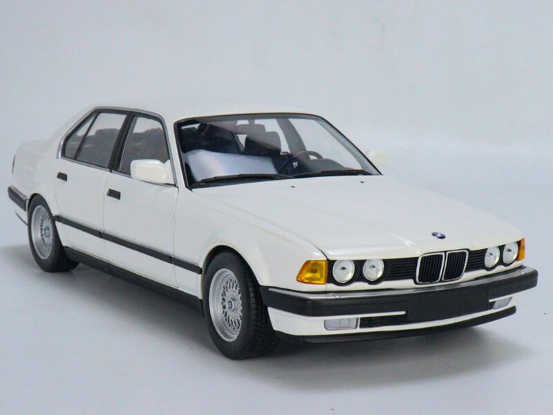 希少 1/18 BMW 730i ミニチャンプス(MINICHAMPS) E32 MINICHAMPS, SKALA 1:18 BMW serii 730i E32 1986 Odlewany
