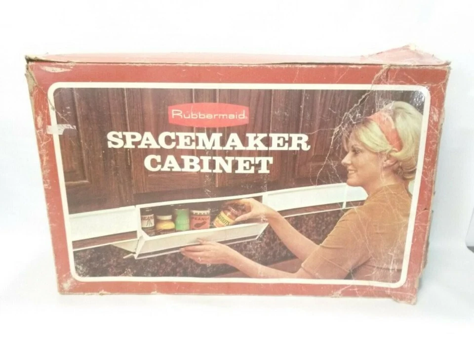 Gabinete Rubbermaid Spacemaker 1969 convierte el espacio residual en un lugar de almacenamiento Foto 3 de 4