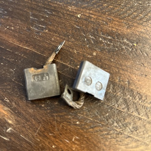 GENERATOR BRUSH SET 12V VOLT (PAIR) VOLKSWAGEN T1 BUG BEETLE 1967-1974