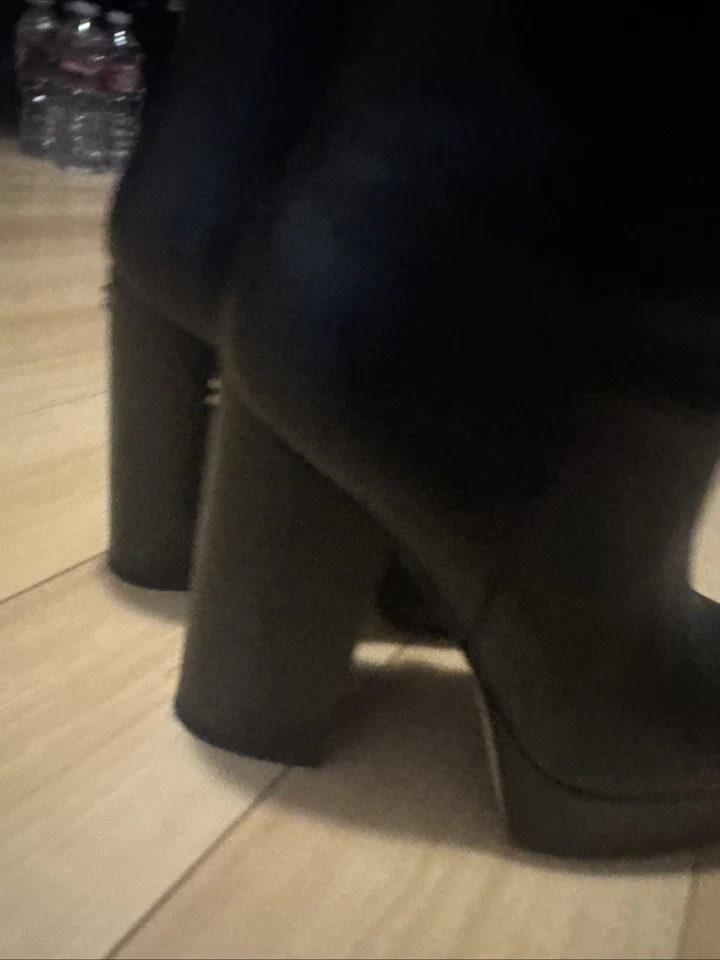Botas de plataforma de cuero suave mantecoso COACH con tacones gruesos negras talla 7 Foto 4 de 4
