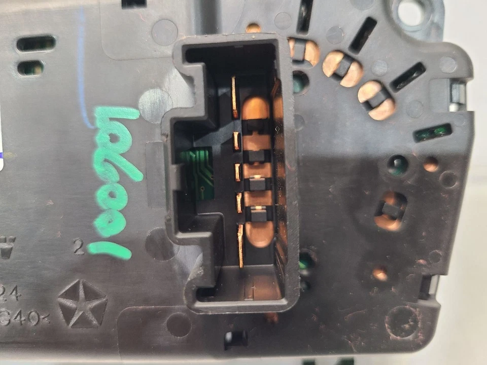 2008-09 Jeep Liberty Temperature Control - Manual W/ AC - Image 4 of 4