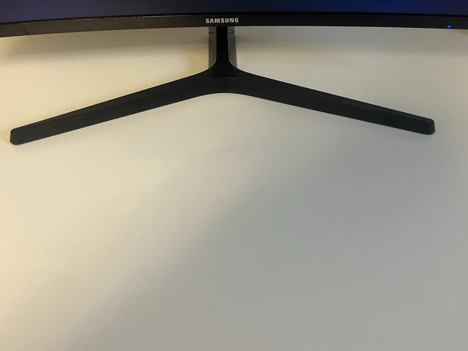 Samsung C27F396 27 Zoll Curved Monitor - Schwarz/Glänzend - Bild 3 von 4