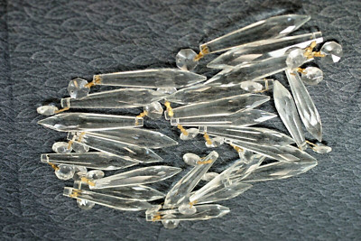 CR11 Lot of 24 Vintage Chandelier Glass Faceted Crystals, Prisms, Arrow Shaped