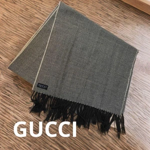 GUCCI Grand châle foulard gris en laine avec franges pour accessoire élégant unisexe