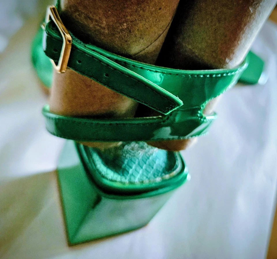 Tacones Vince Camuto para mujer de cuero patena verde talla 8 Foto 3 de 4