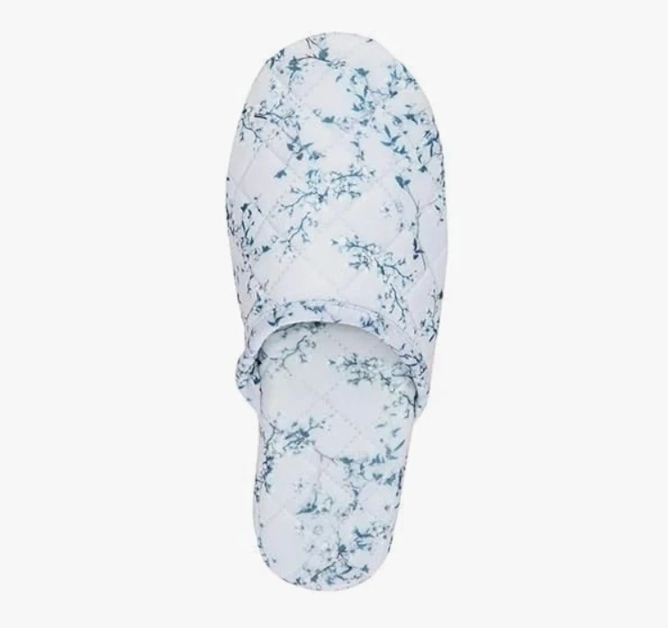 Zapatillas acolchadas estampadas Charter Club flor de cerezo, azules Foto 2 de 4