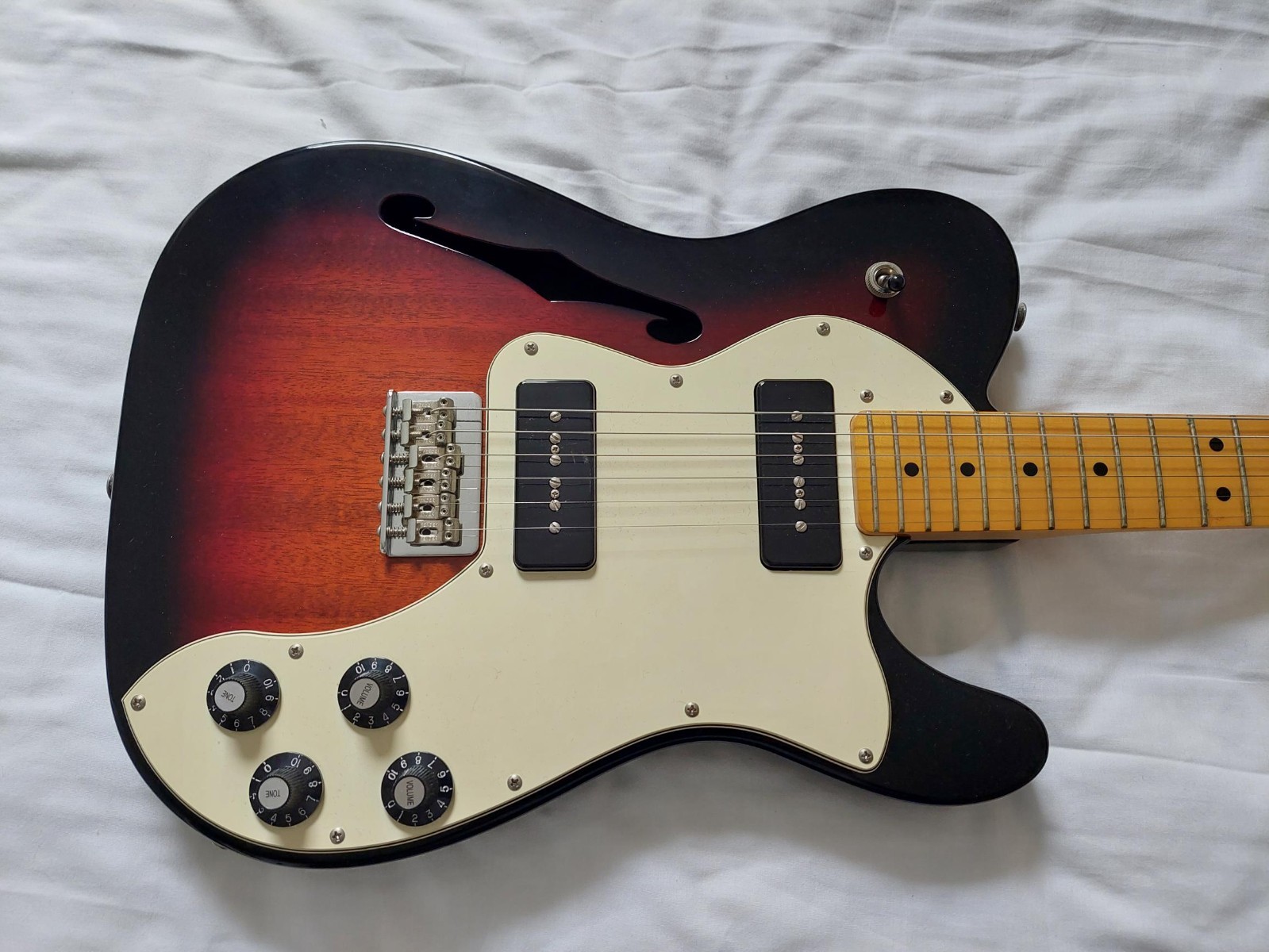 Fender Modern Player Telecaster Thinline Deluxe