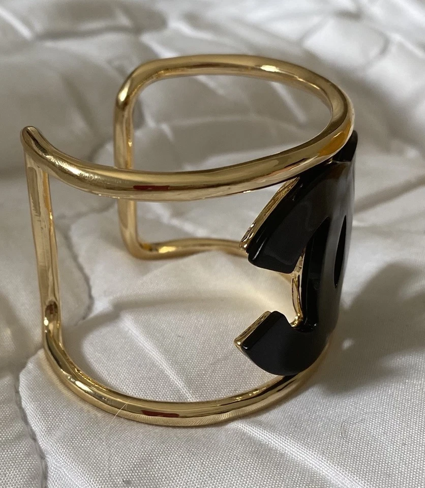 Beautiful Solid Bangle Size S/M - Image 4 of 4