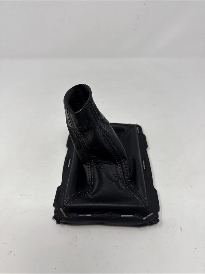 2005 - 2010 Scion TC 5 velocidades botão de mudança manual capa de couro bota fabricante de equipamento original - Imagem 3 de 4