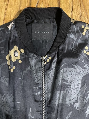 John Richmond Varsity Jacket Bomber Seta Japan Fiori Draghi Nero Oro Size 50 Ita - Foto 2 di 12