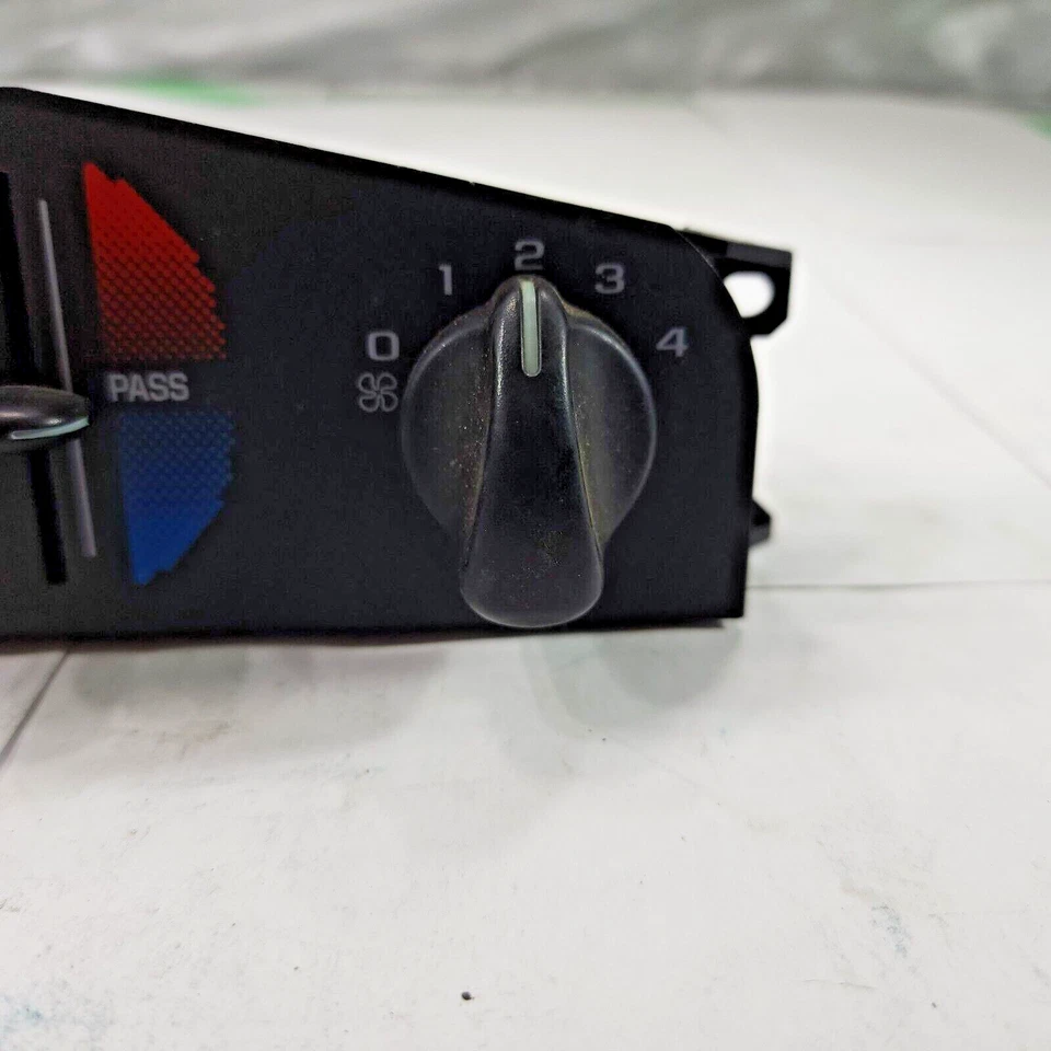 95-96 Chevrolet Lumina A/C Heater Climate Control 16189531 OEM - Image 4 of 4