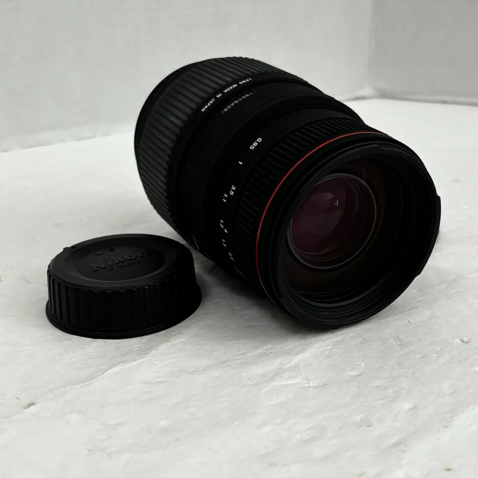 Sigma 70-300mm D f/4-5.6 APO DG Macro Super II Lens with Hood and Case Tested - Image 3 of 4