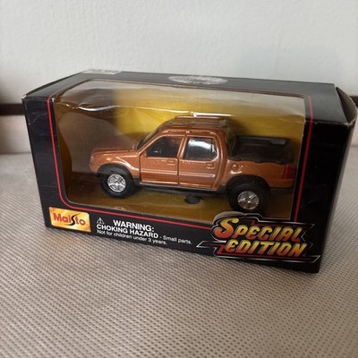 Maisto Ford Explorer Sport Trac, 1:24 Scale Model, Vintage   New In Box