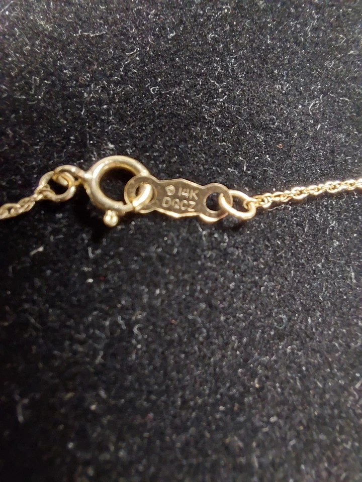 Colgante de rubí natural de oro de 14K y delicada cadena de oro de 18" de 14K Foto 3 de 4