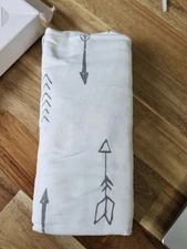 GRSSDER Baby Bedding Jersey Knit Bassinet Sheet ONLY 1 Fitted Sheet  white arrow