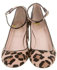 leopard low heel pumps