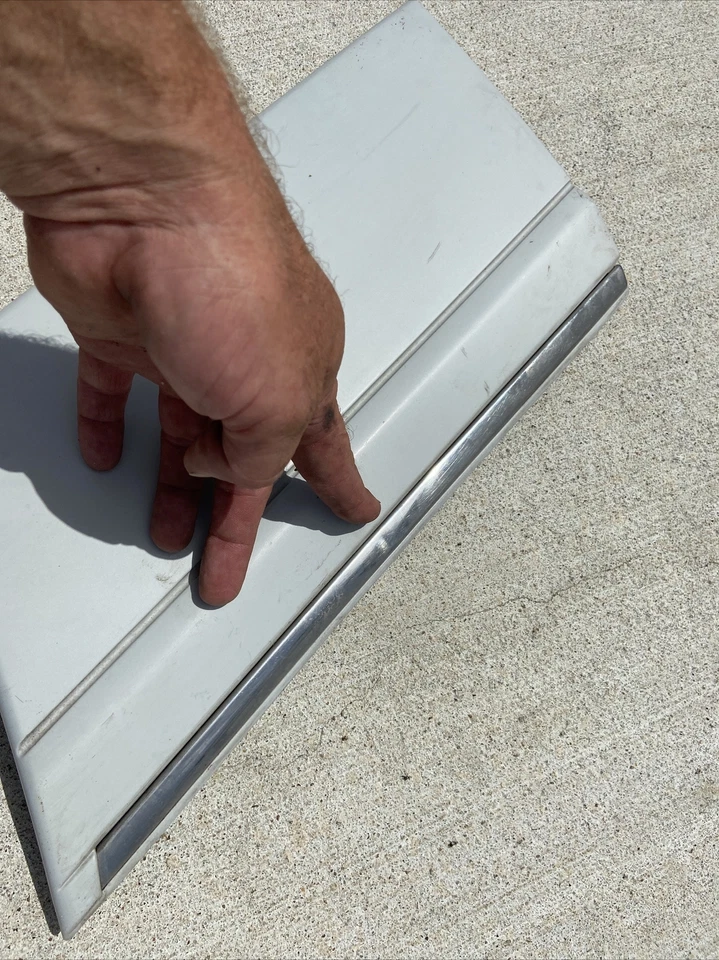 1266903640 ПЕРЕДНЕЕ КРЫЛО НИЖНЯЯ ПАНЕЛЬ W126 86-91 БЕЛЫЙ ЦВЕТ 300SE 420SEL 560SE - Изображение 4 из 4