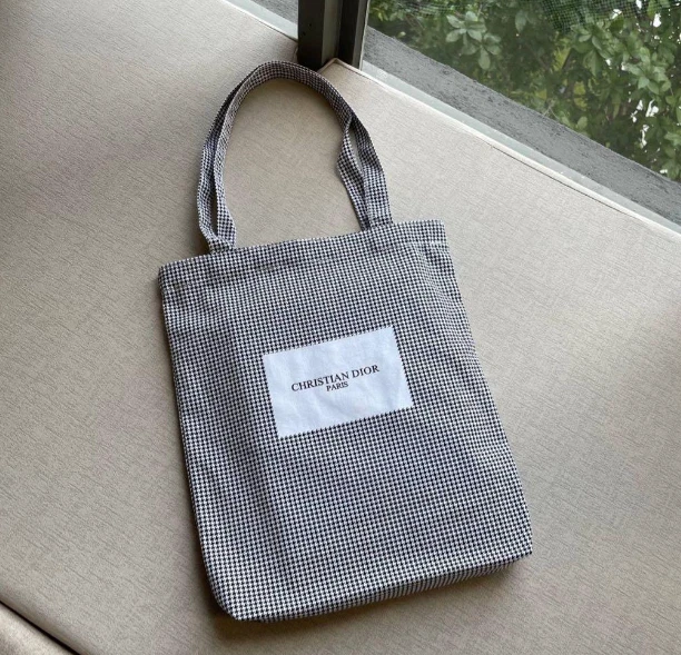 Sac fourre tout Christian Dior décalé nouveauté produit 2023 sac écologique neuf