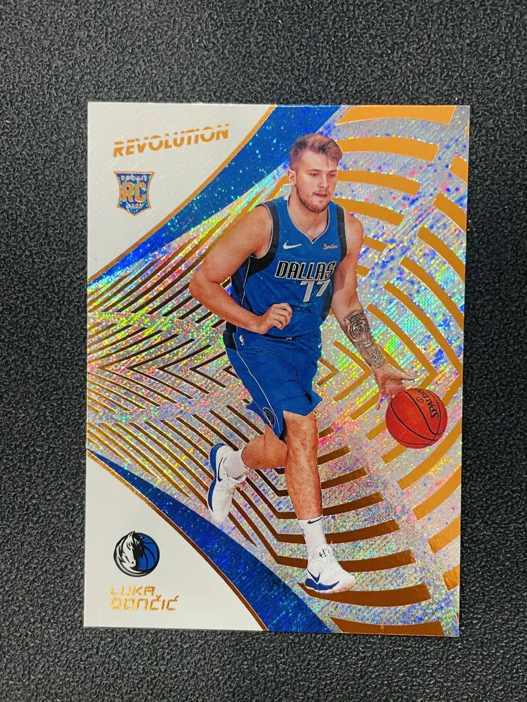 2018-19 Panini Revolution Luca Doncic Rookie Shimmer #128 Mavericks RC RYS