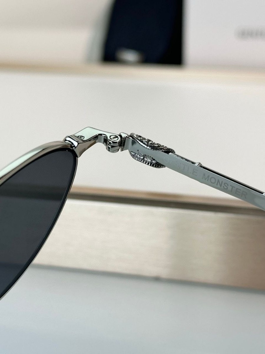 Gentle Monster Silver Oval Sunglasses – Dark Grey Lenses – Slim