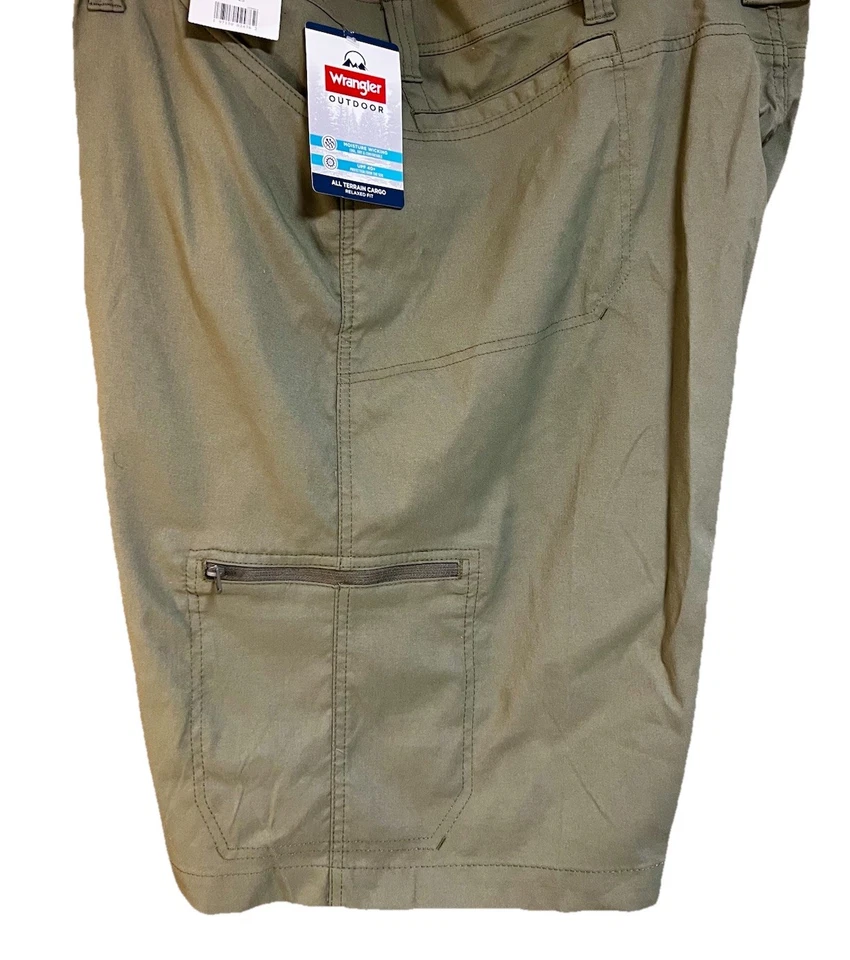 Pantalones Cortos Carga Wrangler, Talla 46, Ajuste Relajado, Verde Oliva, Cintura Flexible Foto 4 de 4
