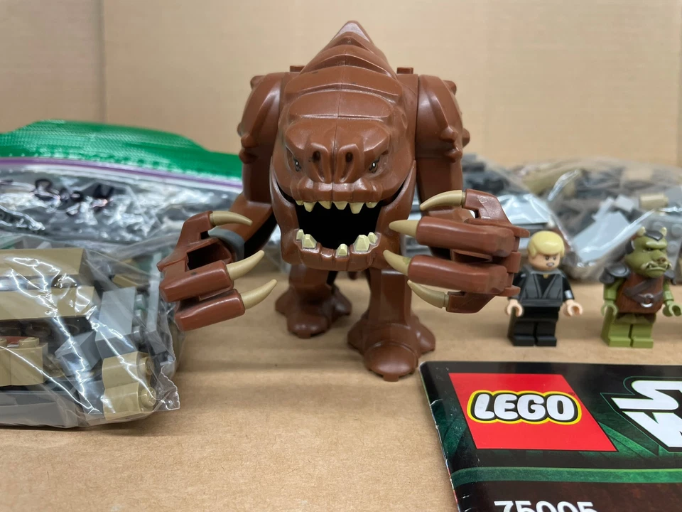 LEGO Star Wars 75005 Rancor Pit 4 Minifigures 380 Pieces No Box Preowned - Image 3 of 4