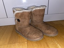 UGG WOMEN’S BAILEY BUTTON BOOTS: CHESTNUT UK 4 