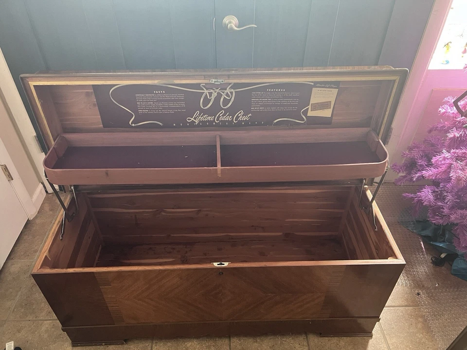 Cofre de cedro de por vida Montgomery Ward Foto 3 de 4