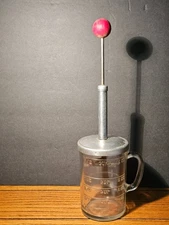 Vintage Pamco Food Nut Chopper 1 1/2 C Glass W/ Handle Measure Red Wooden Handle