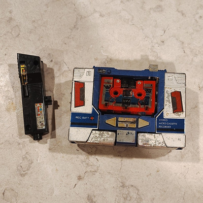 Transformers G1 Soundwave With Cassette and Megatron Accessory