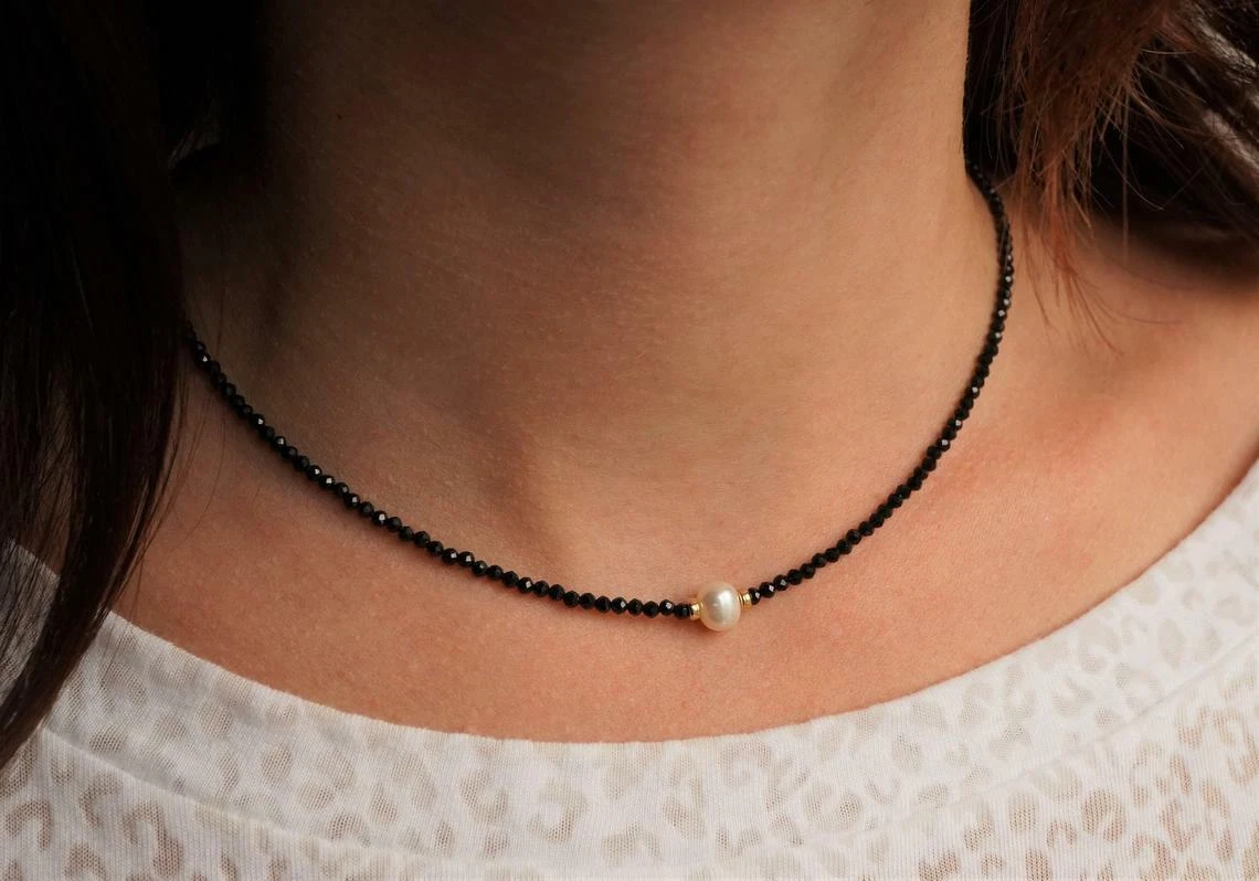 Black spinel sale and pearl necklace