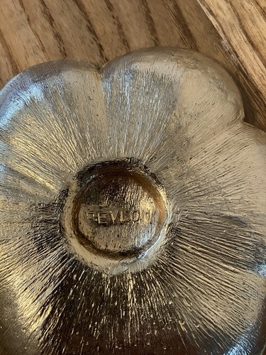 Revlon Metal Flower Trinket Dish. Tarnish - 第 5/6 張圖片